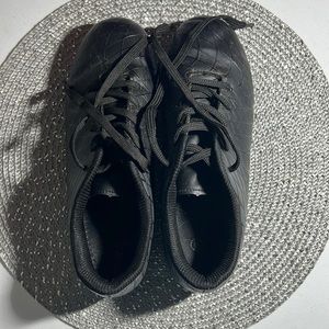 DSG Kids Soccer Cleats Size 3.5